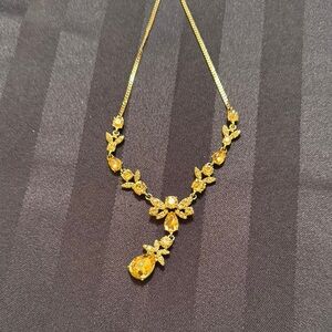 Elegant Gold Necklace with Yellow Gemstones